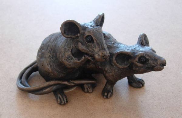 - a Sculpture by Suzie Marsh, measuring 8 x 14 cm (H x W) £48